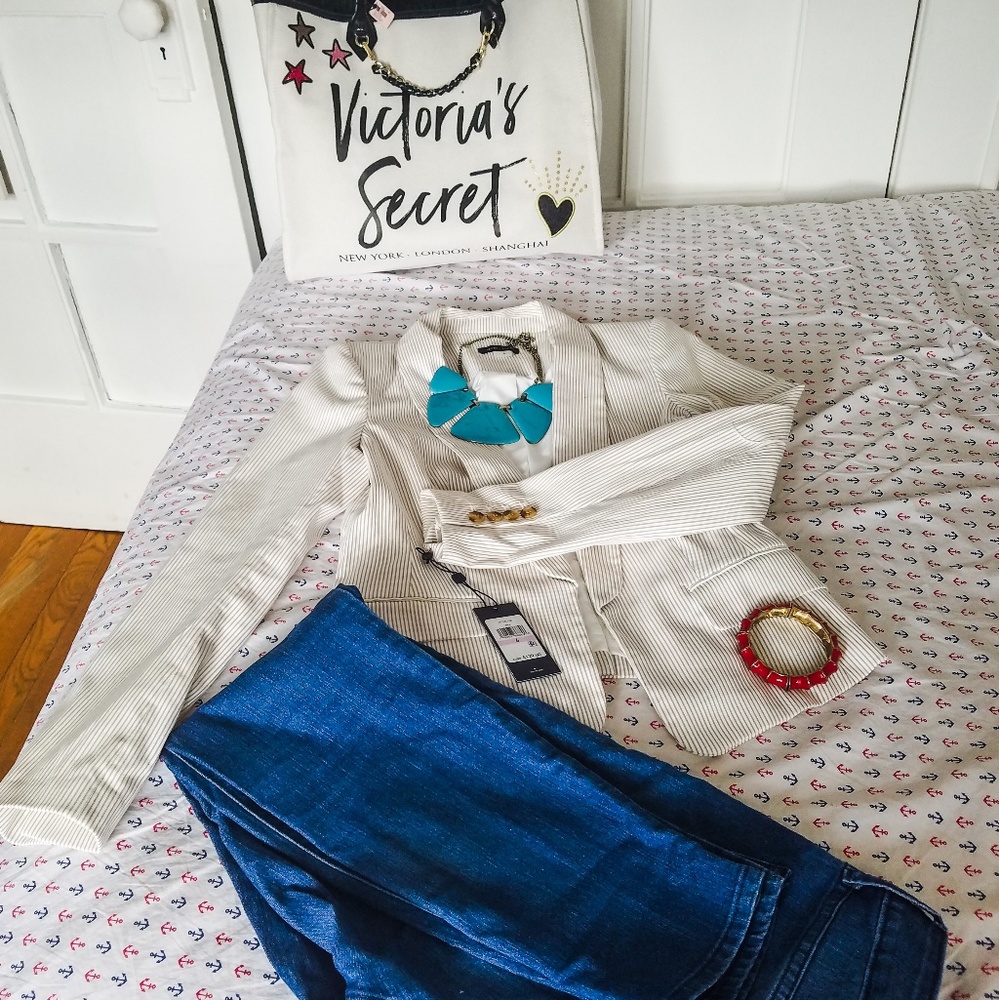 Jacket, denims, blouse and accessories